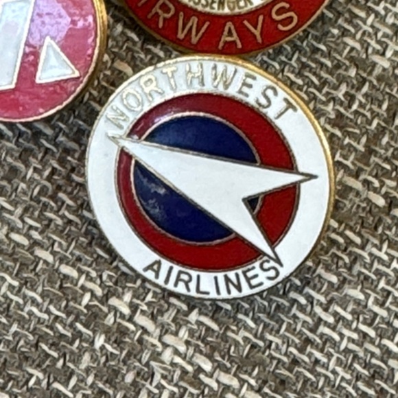 Northwest Airlines Collectible Pin Set - Picture 4 of 6